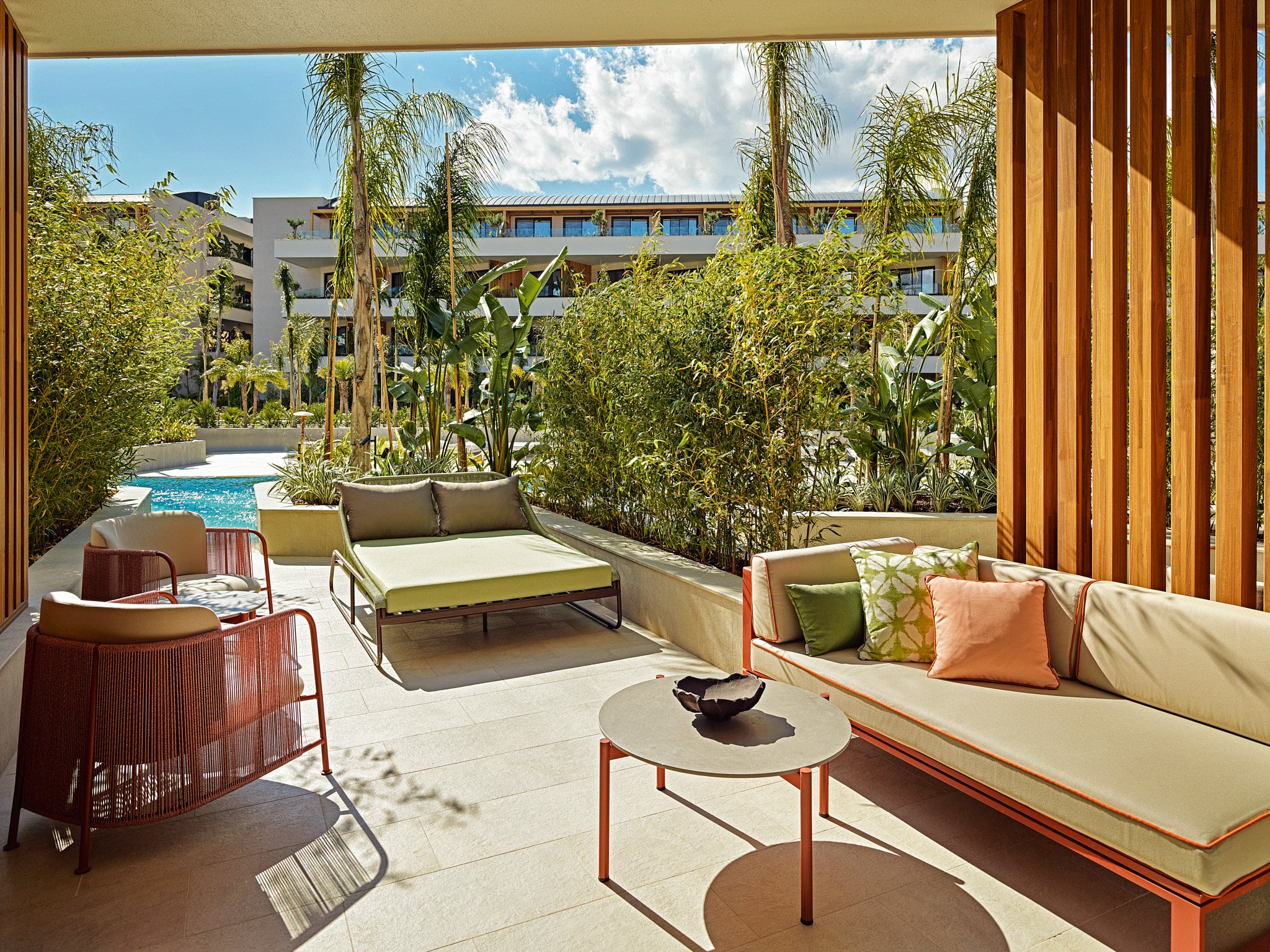 Resort Swim-Up Oda 2